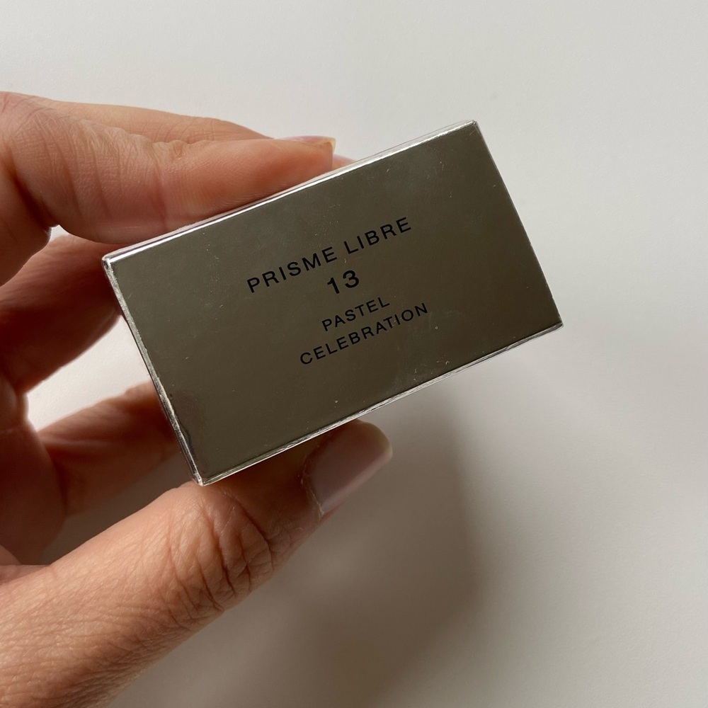 Givenchy Limited Edition Prisme Libre Radiance Loose Powder - Picture 3 of 11